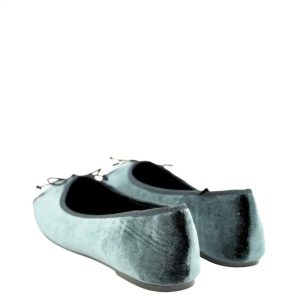 Ballerinas with bow