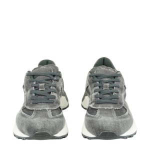 Sneaker with washed effect