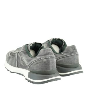 Sneaker with washed effect