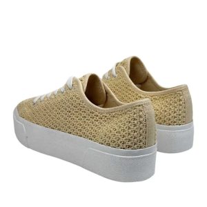 Platform sneakers in a crochet look