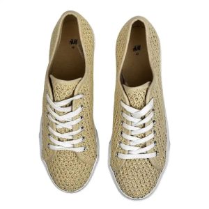Platform sneakers in a crochet look
