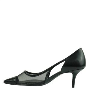 pumps made of mesh