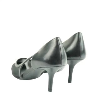 pumps made of mesh