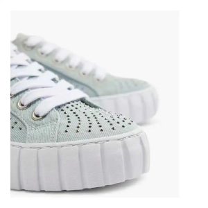 Sneaker in Light Blue